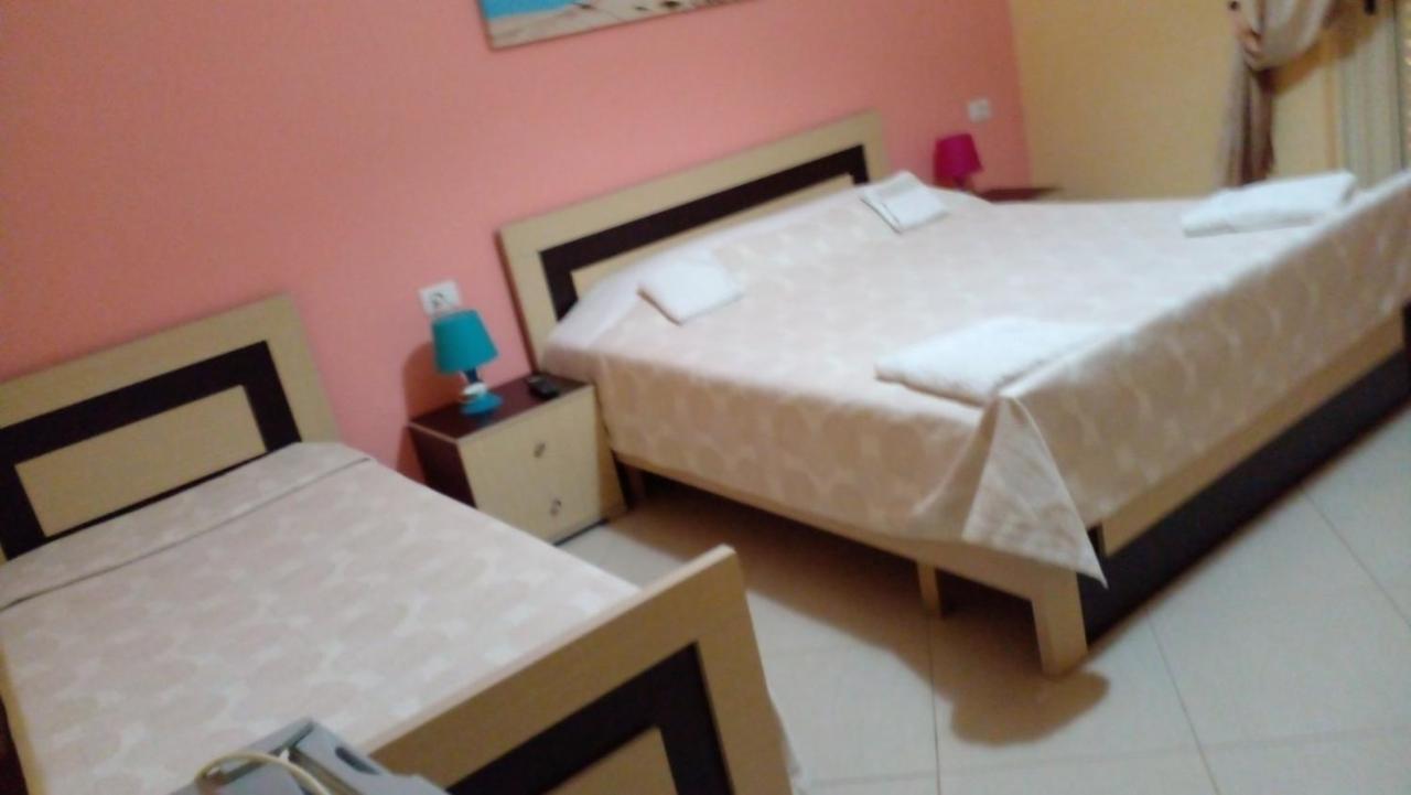Dhori House เดอร์มี ภายนอก รูปภาพ