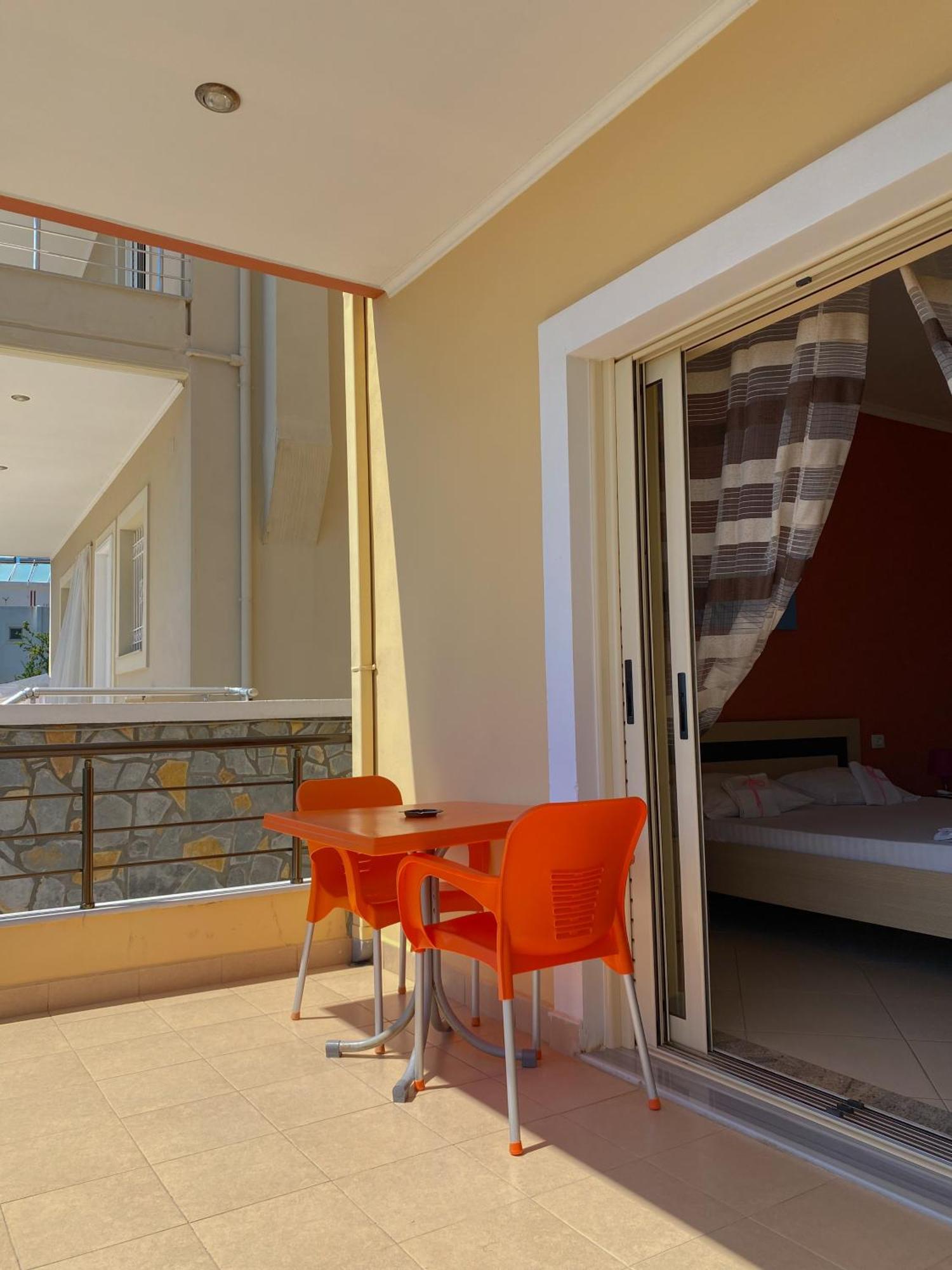 Dhori House เดอร์มี ภายนอก รูปภาพ